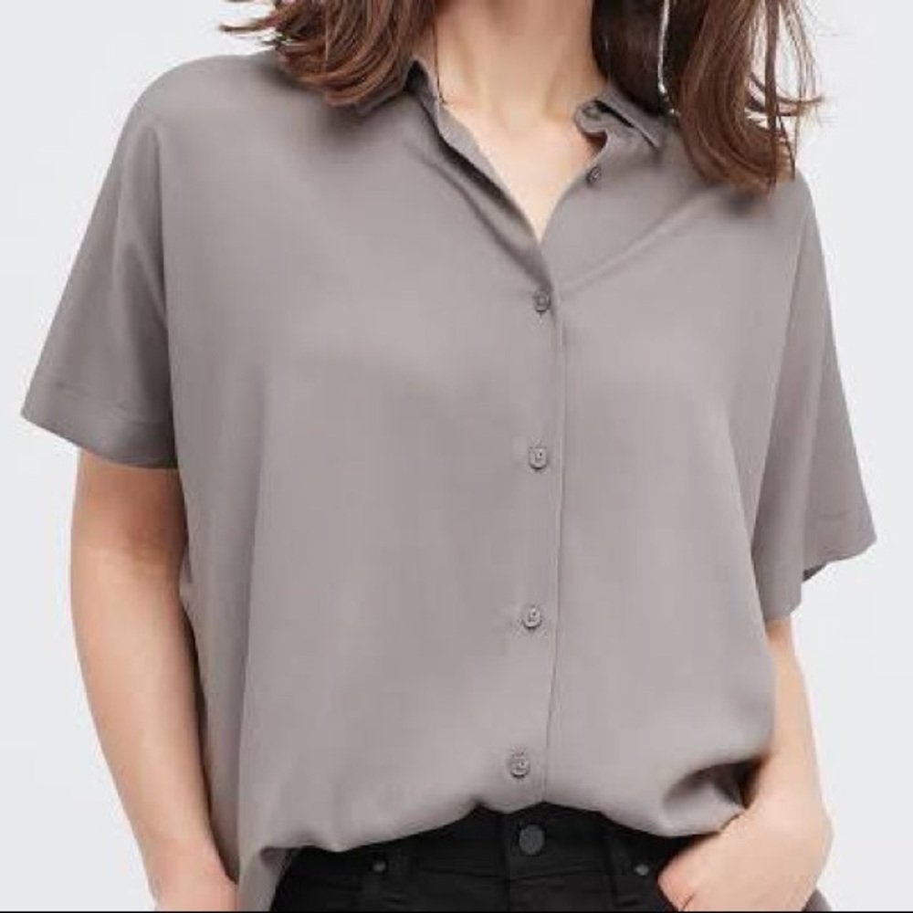Uniqlo Gray Rayon Button Down - Large